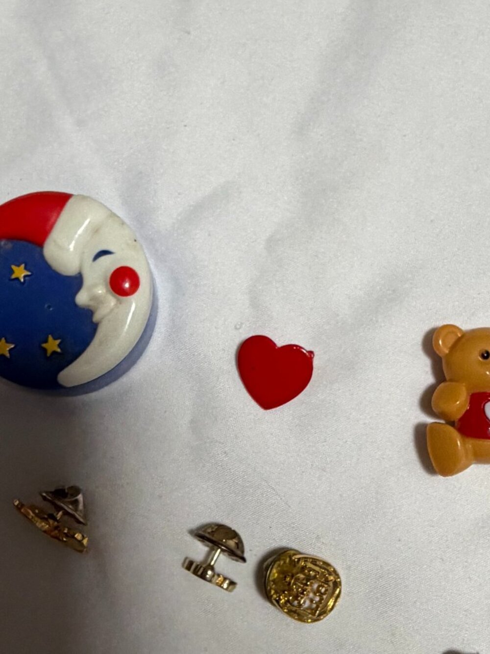 Children's Moon & Heart Pin Set – Red & Blue Decorative Play Pieces